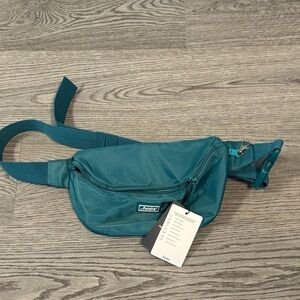 Foldie Teal Waist Bag – Hands-Free Travel Belt Bag